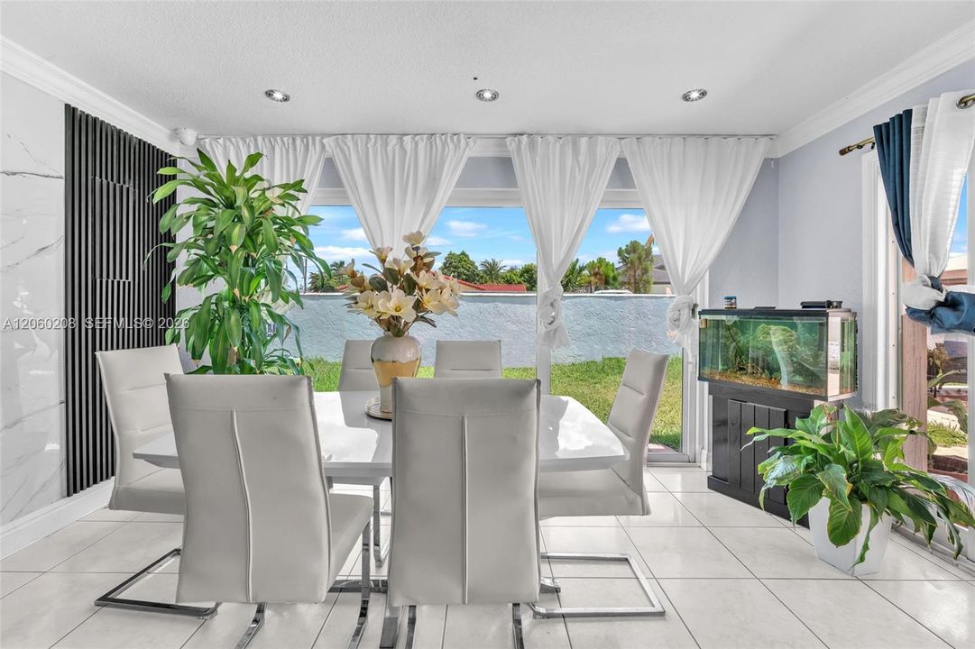 En Venta: $1,275,000 (5 camas, 5 baños, 2419 Pies cuadrados)