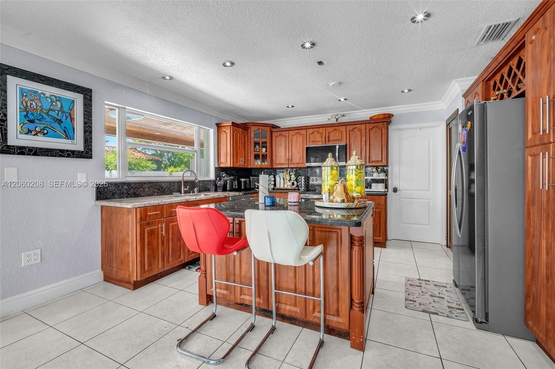 En Venta: $1,275,000 (5 camas, 5 baños, 2419 Pies cuadrados)
