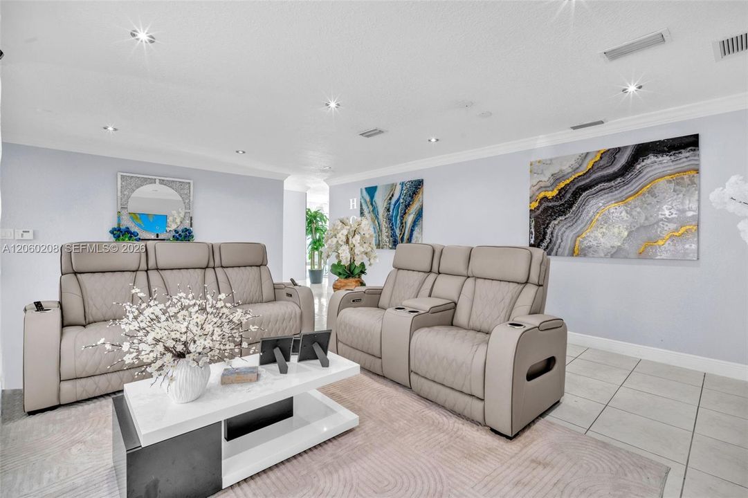En Venta: $1,275,000 (5 camas, 5 baños, 2419 Pies cuadrados)