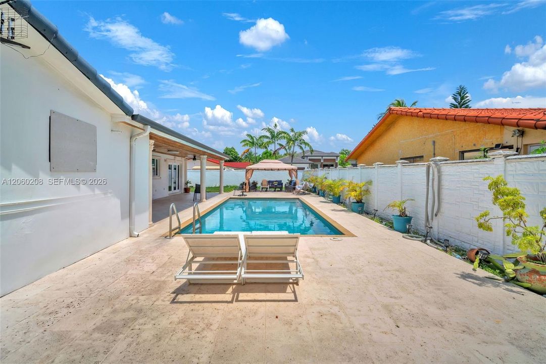 En Venta: $1,275,000 (5 camas, 5 baños, 2419 Pies cuadrados)