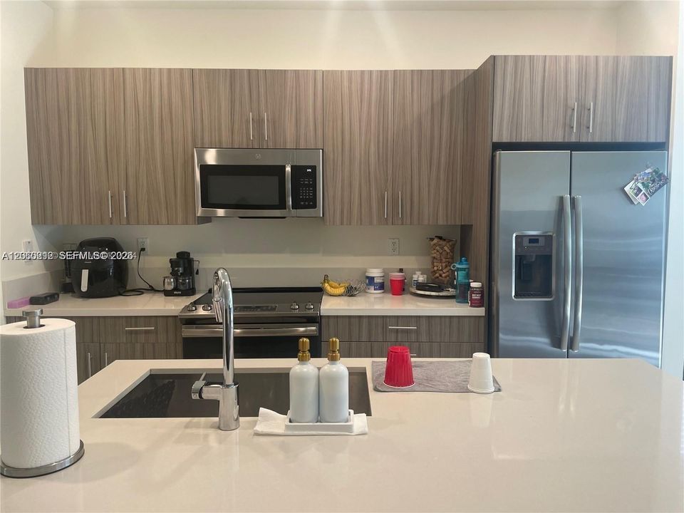В аренду: $3,600 (3 спален, 2 ванн, 1586 Квадратных фут)
