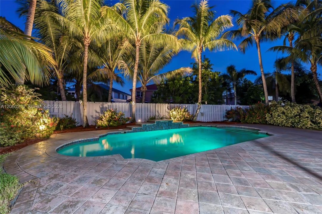 For Sale: $998,000 (5 beds, 3 baths, 3417 Square Feet)