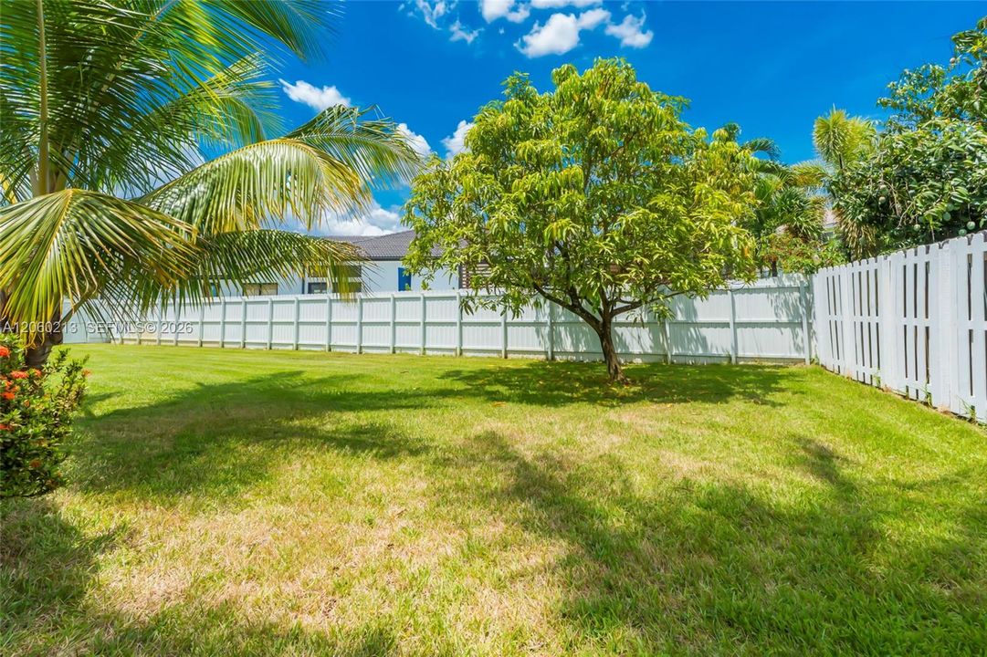 For Sale: $998,000 (5 beds, 3 baths, 3417 Square Feet)