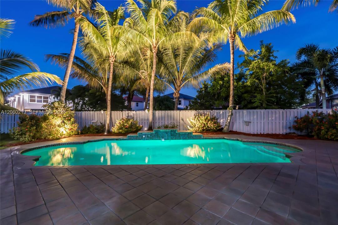 For Sale: $998,000 (5 beds, 3 baths, 3417 Square Feet)