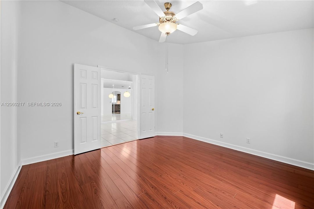 Third Bedroom \ Den