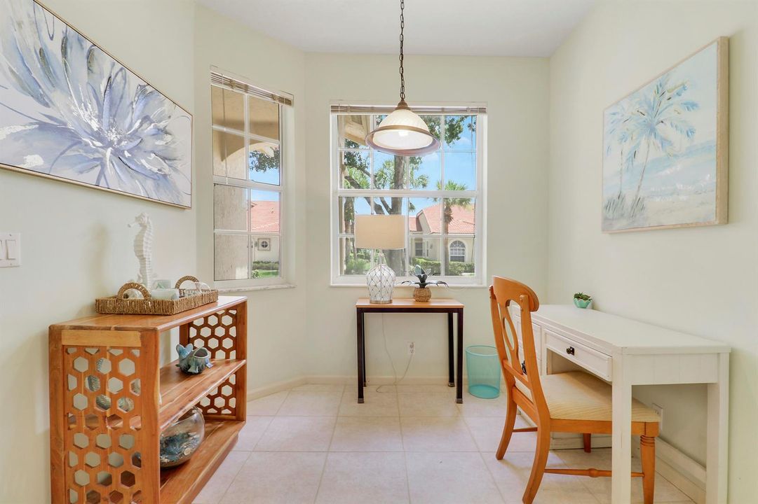 Breakfast Nook/Flex Space