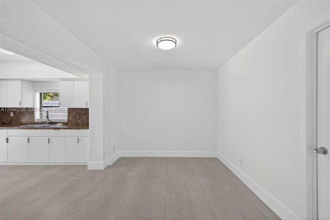 На продажу: $615,000 (3 спален, 2 ванн, 1294 Квадратных фут)
