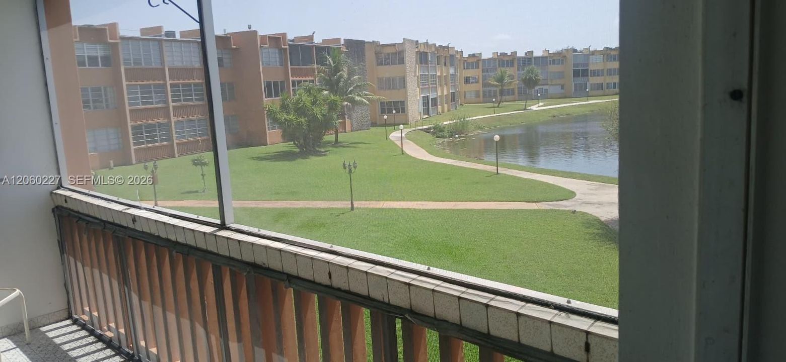 На продажу: $239,000 (2 спален, 2 ванн, 1118 Квадратных фут)