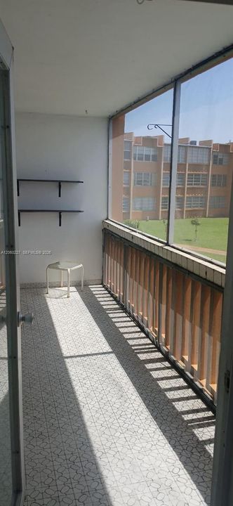 На продажу: $239,000 (2 спален, 2 ванн, 1118 Квадратных фут)