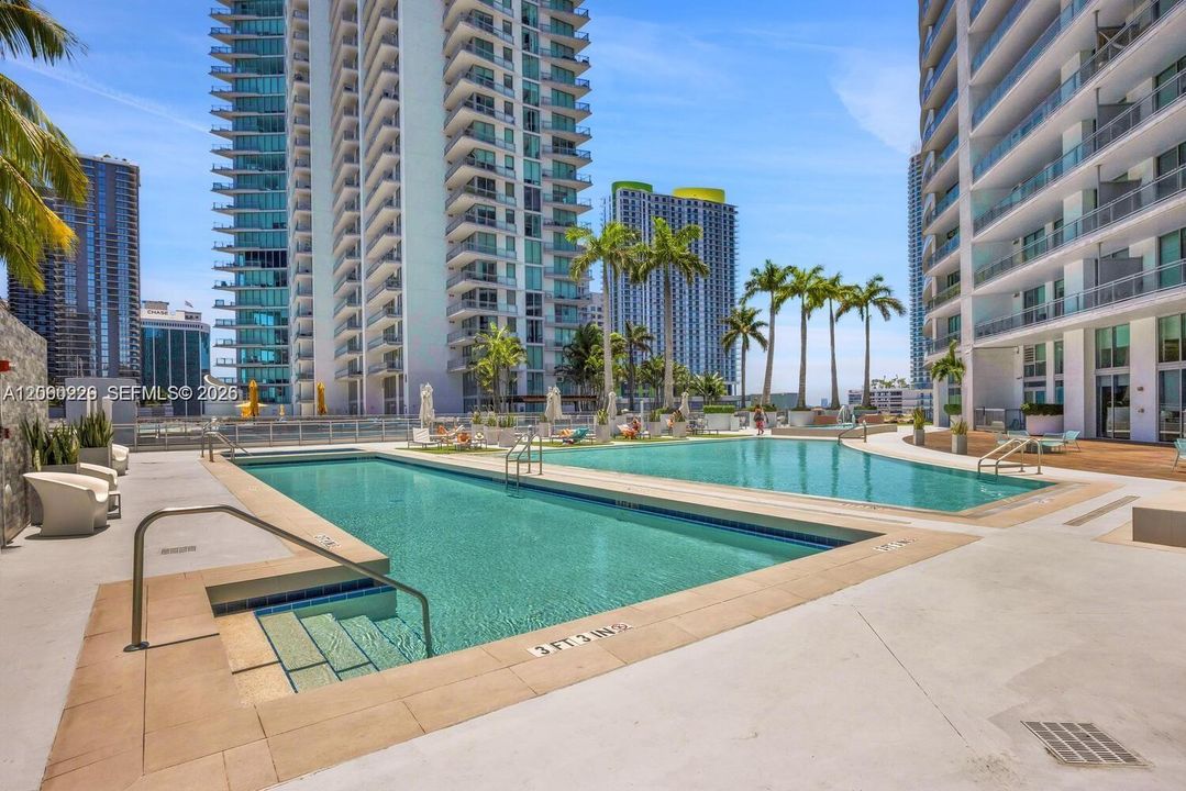 For Sale: $519,000 (2 beds, 2 baths, 1093 Square Feet)