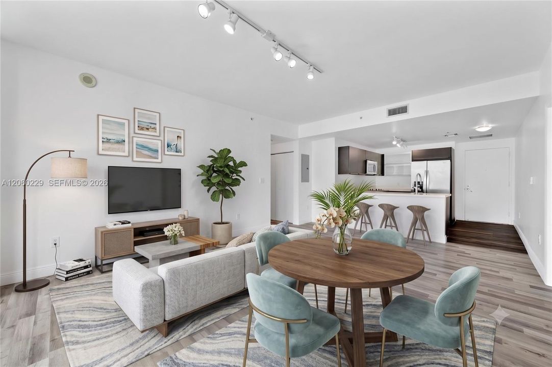 For Sale: $519,000 (2 beds, 2 baths, 1093 Square Feet)
