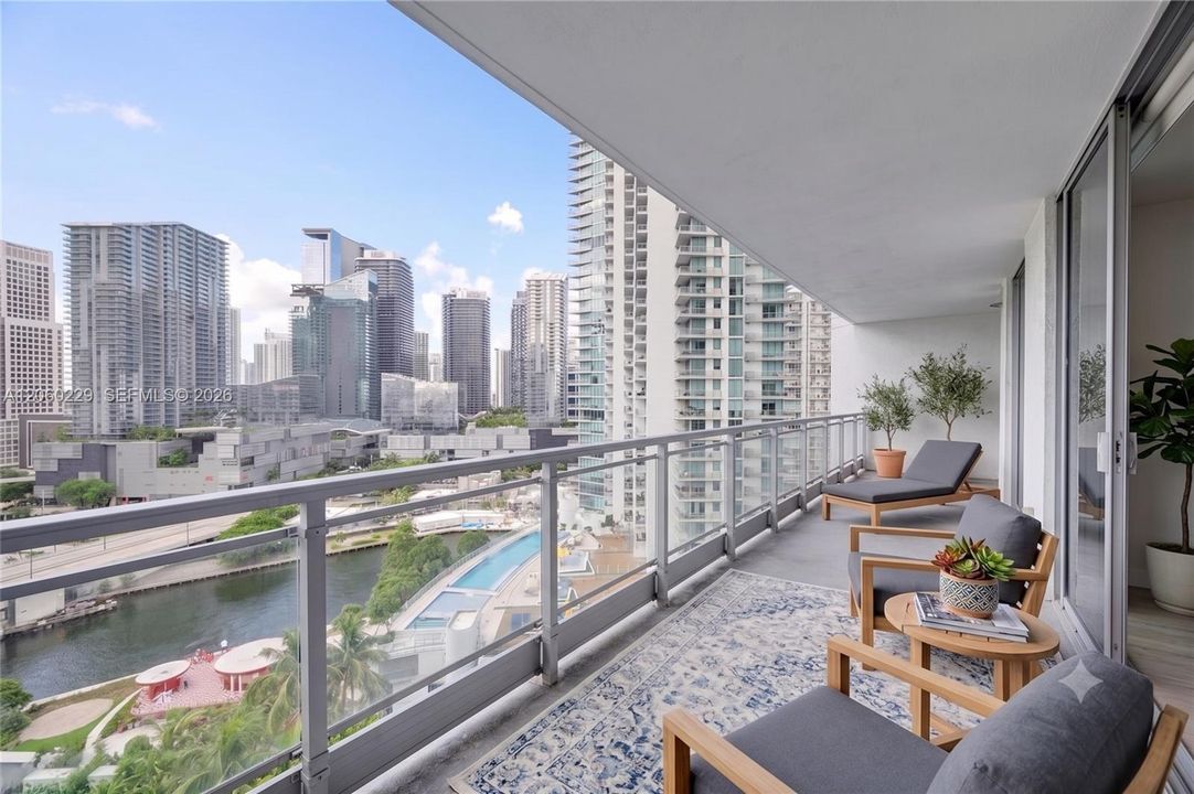 For Sale: $519,000 (2 beds, 2 baths, 1093 Square Feet)