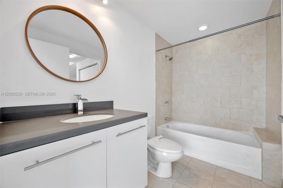 For Sale: $519,000 (2 beds, 2 baths, 1093 Square Feet)