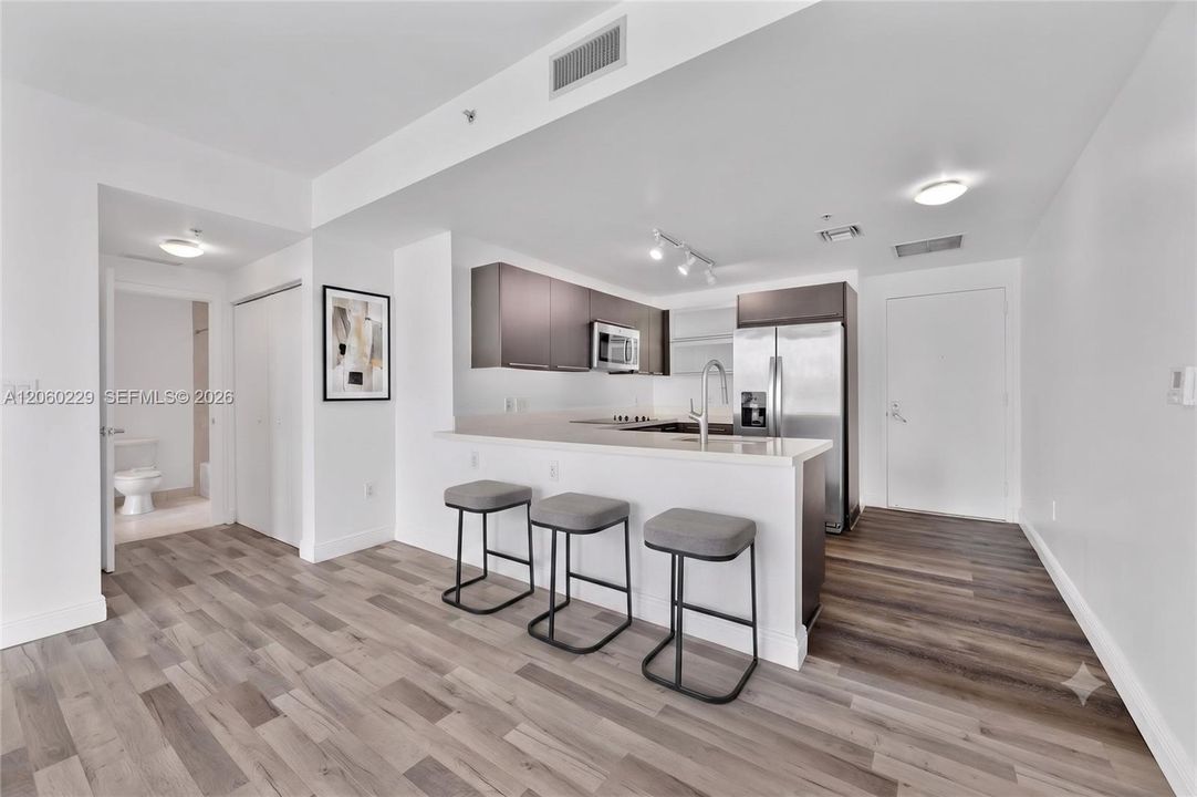 For Sale: $519,000 (2 beds, 2 baths, 1093 Square Feet)