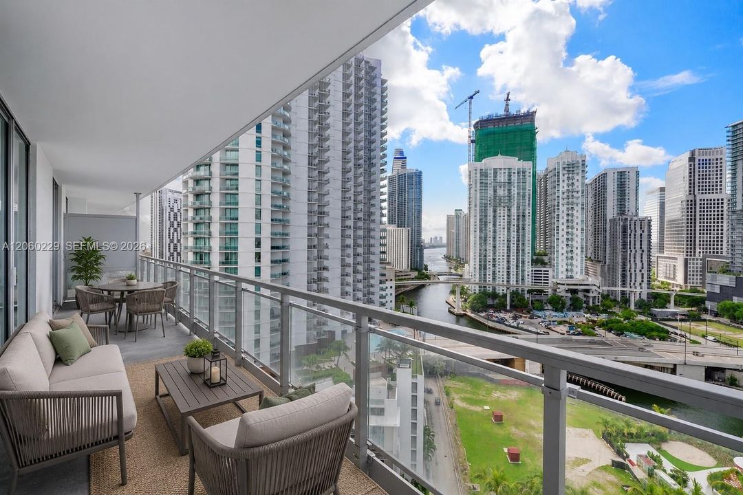 For Sale: $519,000 (2 beds, 2 baths, 1093 Square Feet)
