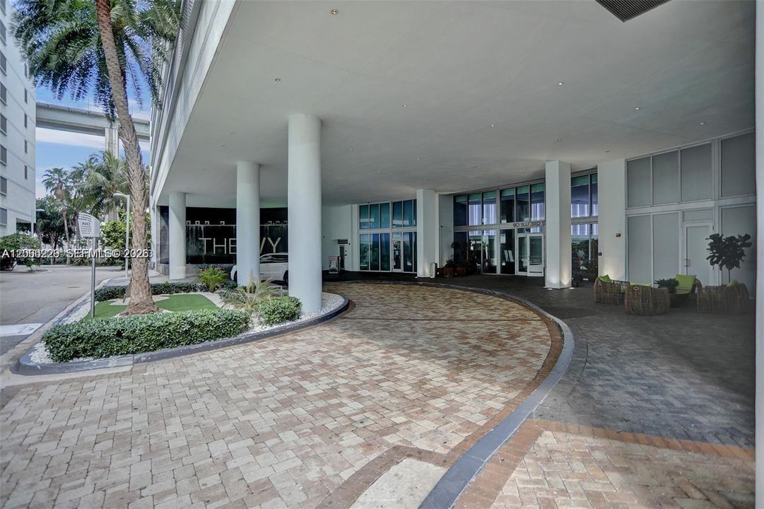 For Sale: $519,000 (2 beds, 2 baths, 1093 Square Feet)