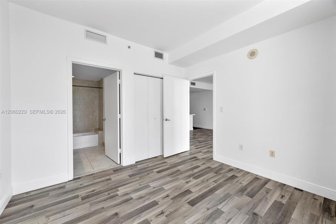 For Sale: $519,000 (2 beds, 2 baths, 1093 Square Feet)
