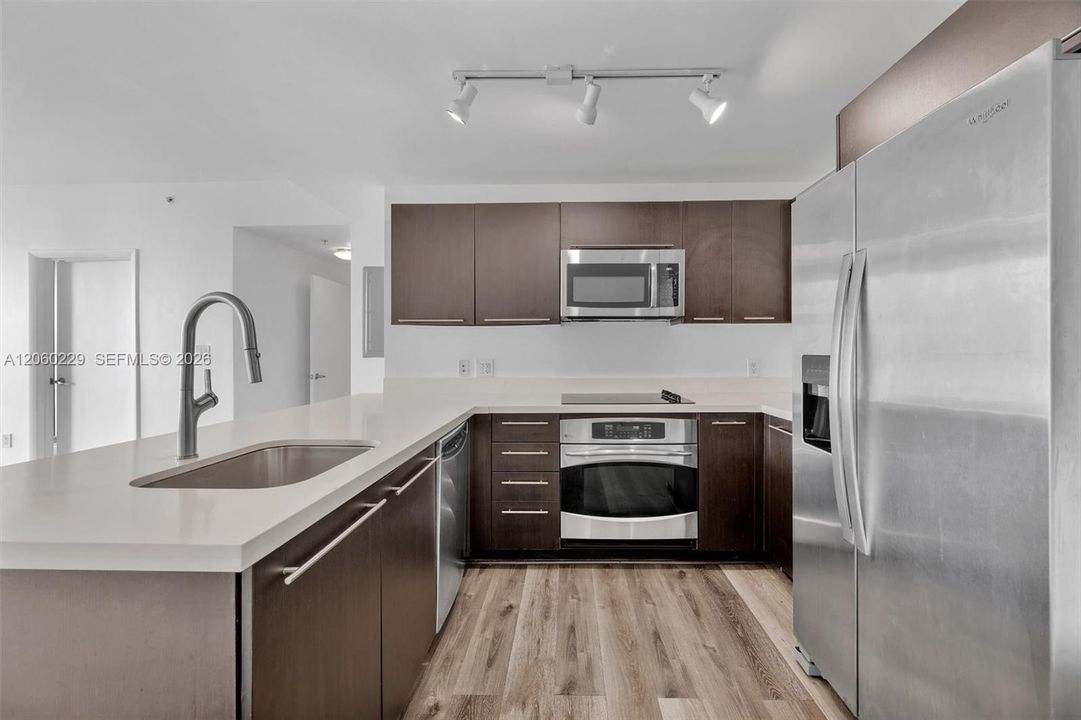 For Sale: $519,000 (2 beds, 2 baths, 1093 Square Feet)