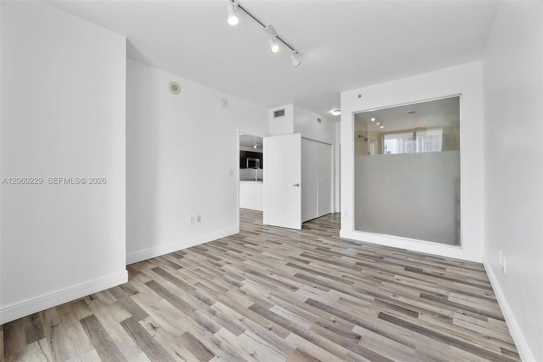 For Sale: $519,000 (2 beds, 2 baths, 1093 Square Feet)