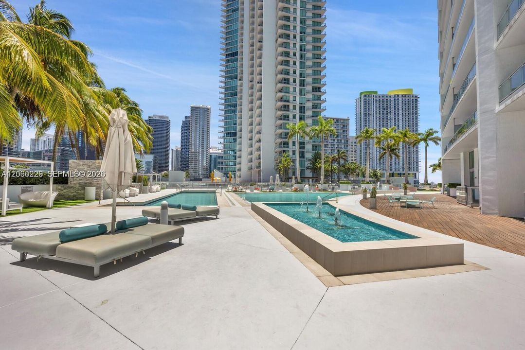 For Sale: $519,000 (2 beds, 2 baths, 1093 Square Feet)