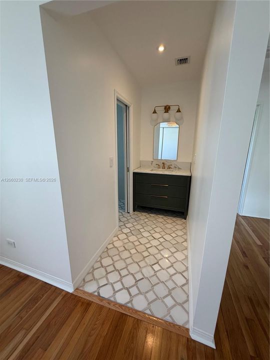 В аренду: $4,950 (4 спален, 3 ванн, 1192 Квадратных фут)