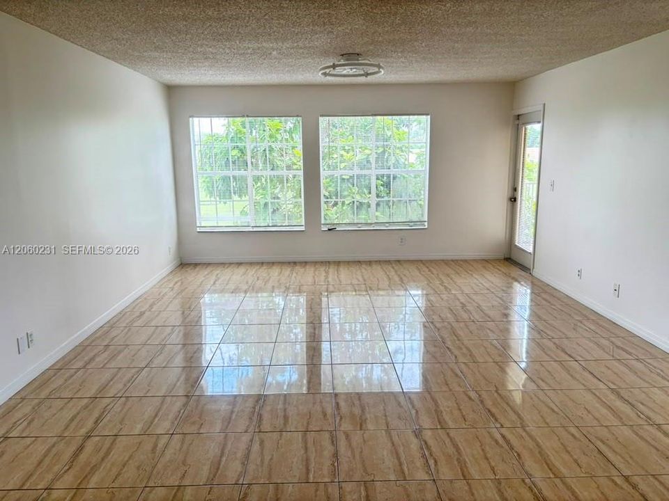 В аренду: $2,300 (2 спален, 2 ванн, 981 Квадратных фут)