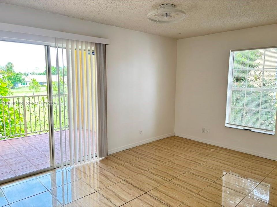 В аренду: $2,300 (2 спален, 2 ванн, 981 Квадратных фут)