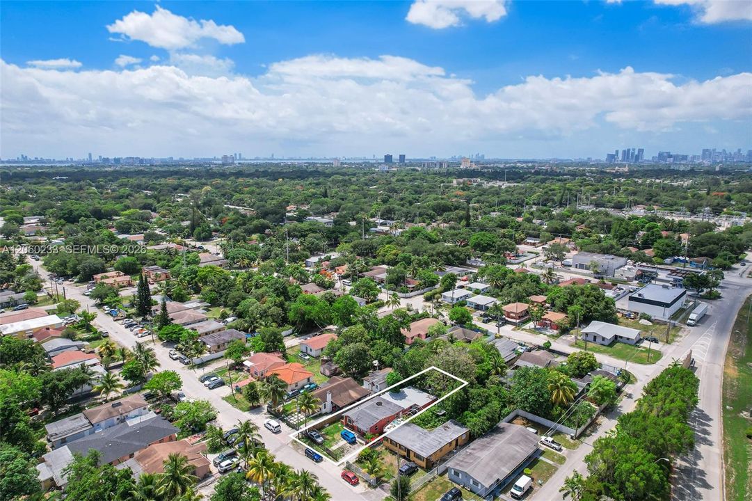 На продажу: $575,000 (4 спален, 2 ванн, 1368 Квадратных фут)