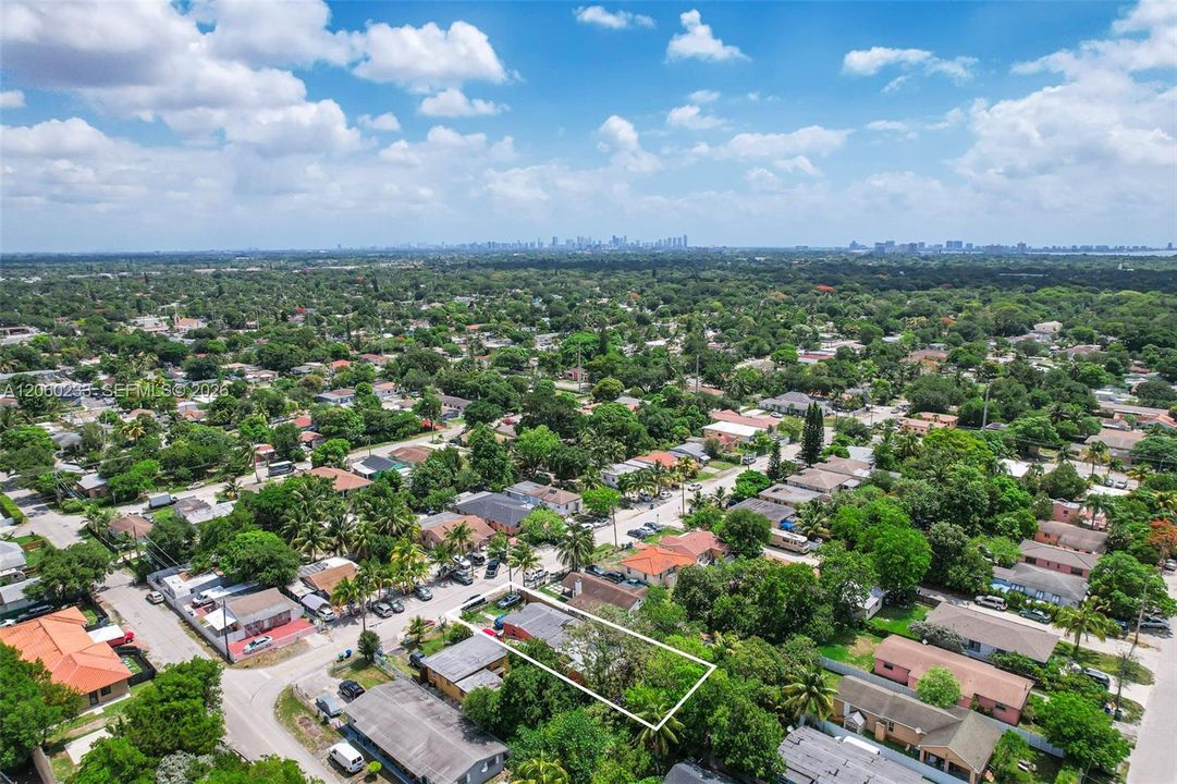 На продажу: $575,000 (4 спален, 2 ванн, 1368 Квадратных фут)