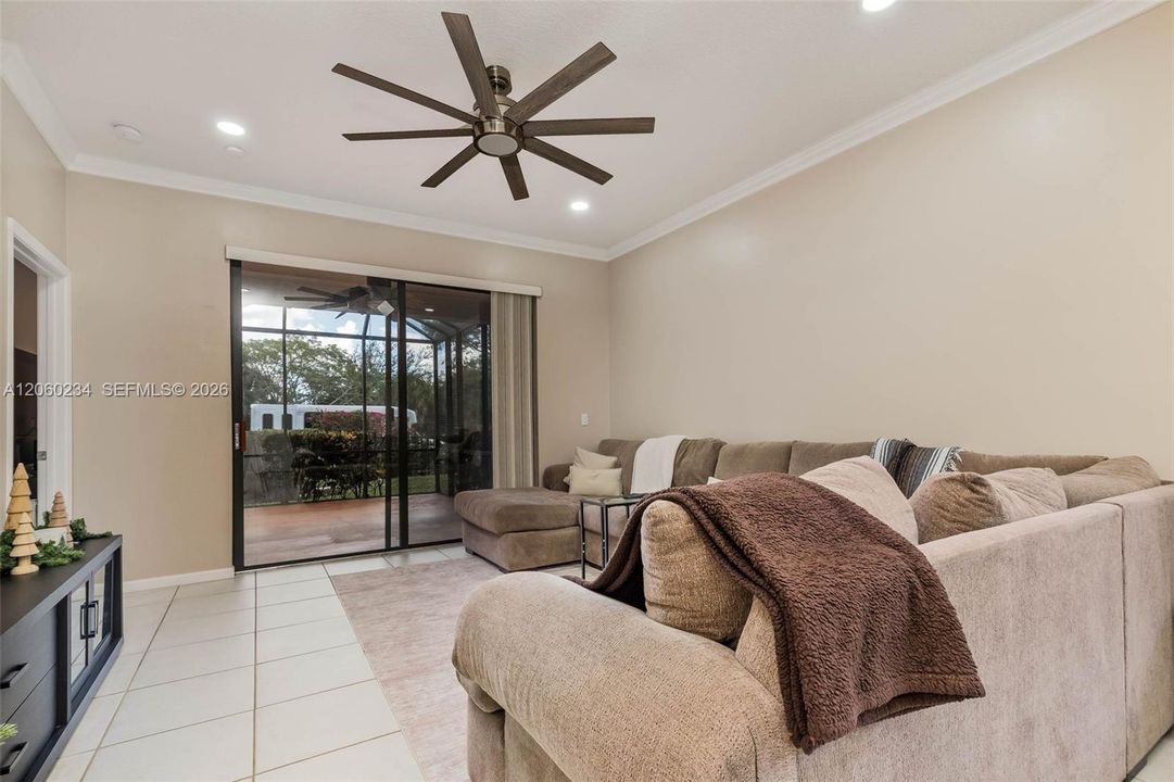 En Venta: $385,000 (3 camas, 2 baños, 1402 Pies cuadrados)