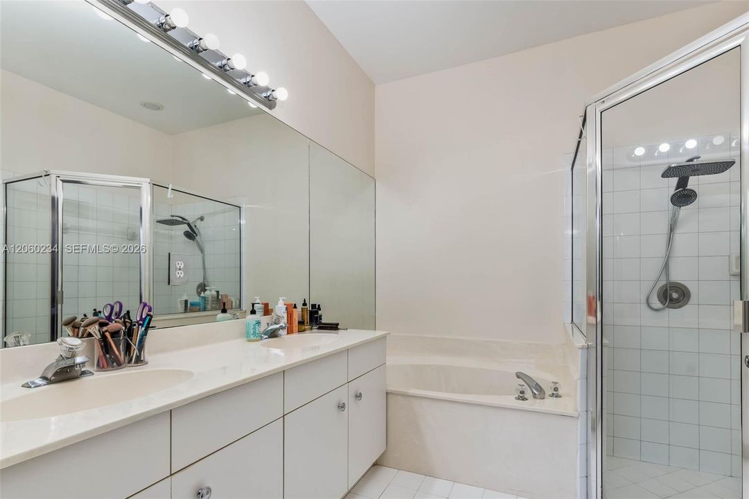 En Venta: $385,000 (3 camas, 2 baños, 1402 Pies cuadrados)