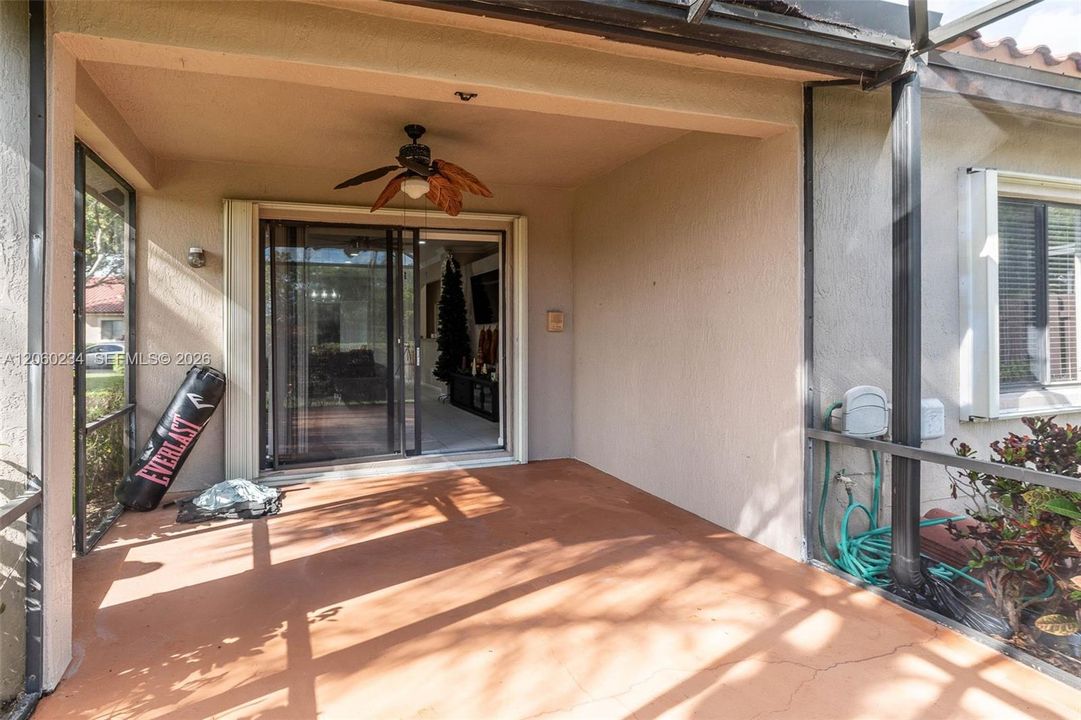 En Venta: $385,000 (3 camas, 2 baños, 1402 Pies cuadrados)
