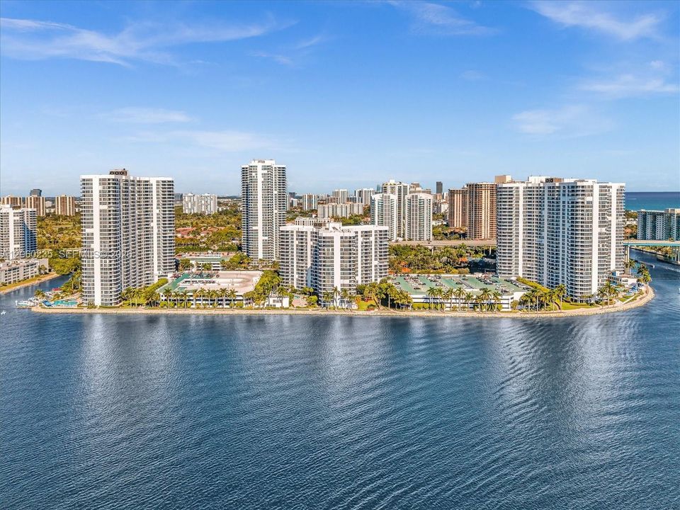 На продажу: $549,000 (2 спален, 2 ванн, 1181 Квадратных фут)