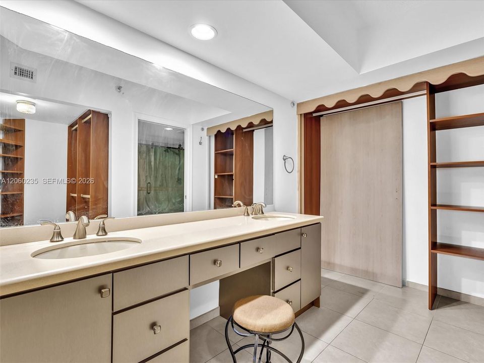 На продажу: $549,000 (2 спален, 2 ванн, 1181 Квадратных фут)