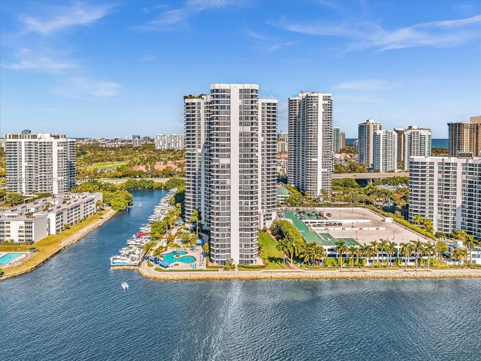 На продажу: $549,000 (2 спален, 2 ванн, 1181 Квадратных фут)