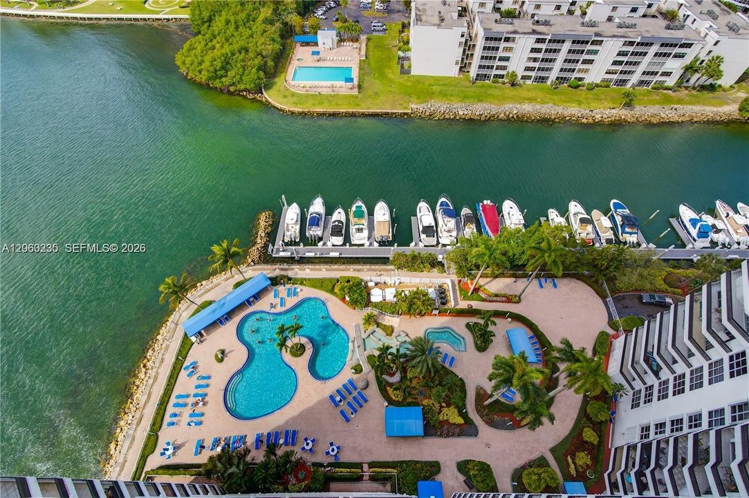 На продажу: $549,000 (2 спален, 2 ванн, 1181 Квадратных фут)