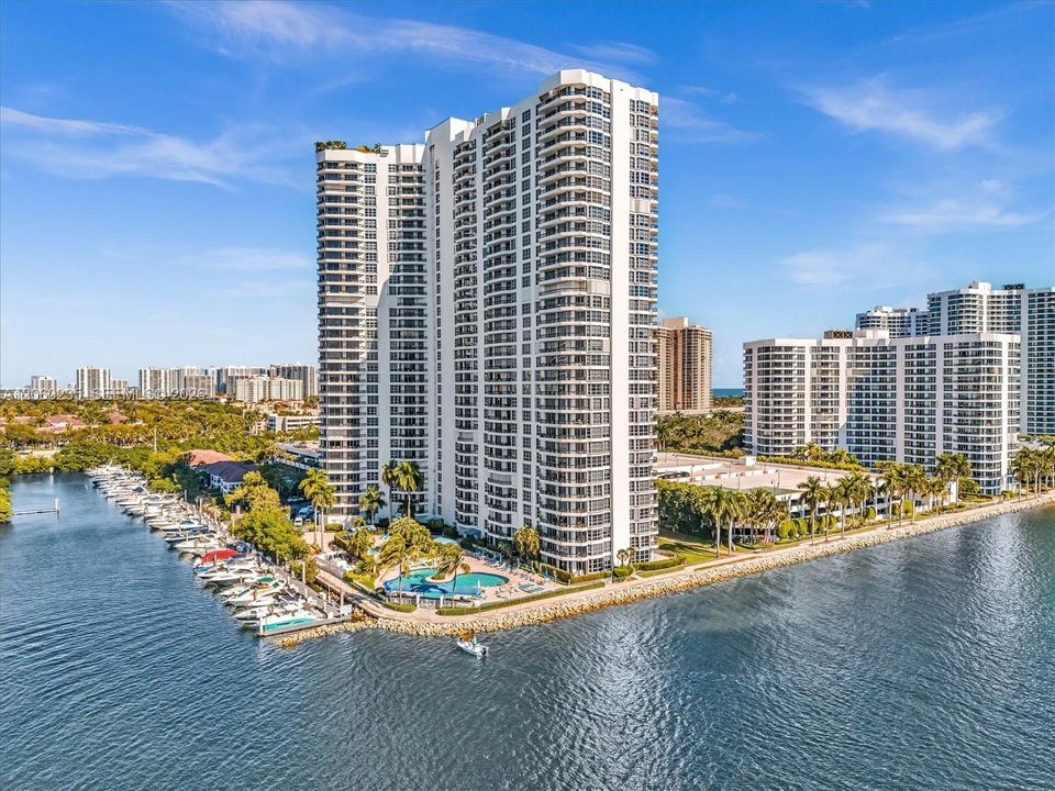 На продажу: $549,000 (2 спален, 2 ванн, 1181 Квадратных фут)