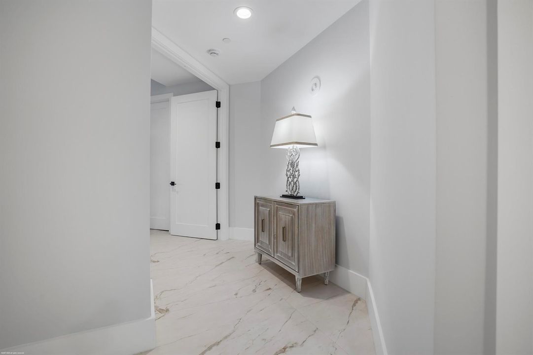 5150 N Ocean Dr 2001 025