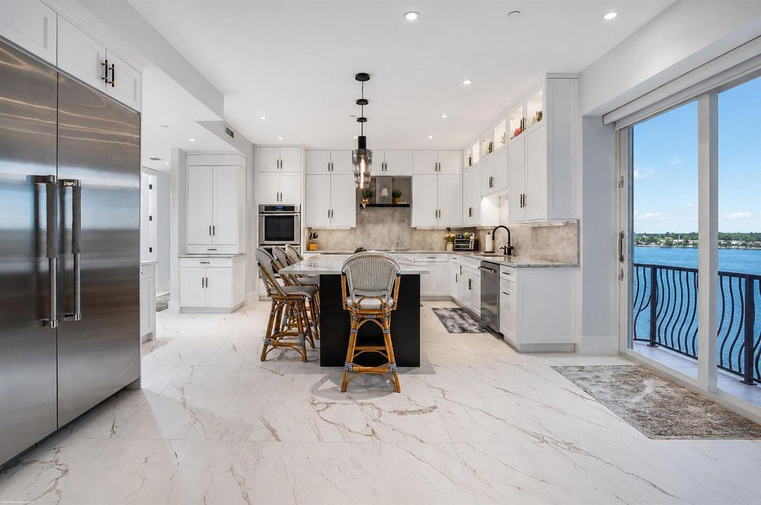 5150 N Ocean Dr 2001 016