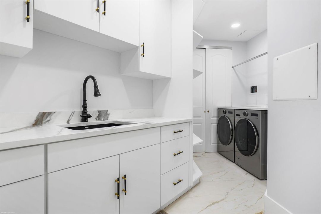 5150 N Ocean Dr 2001 046