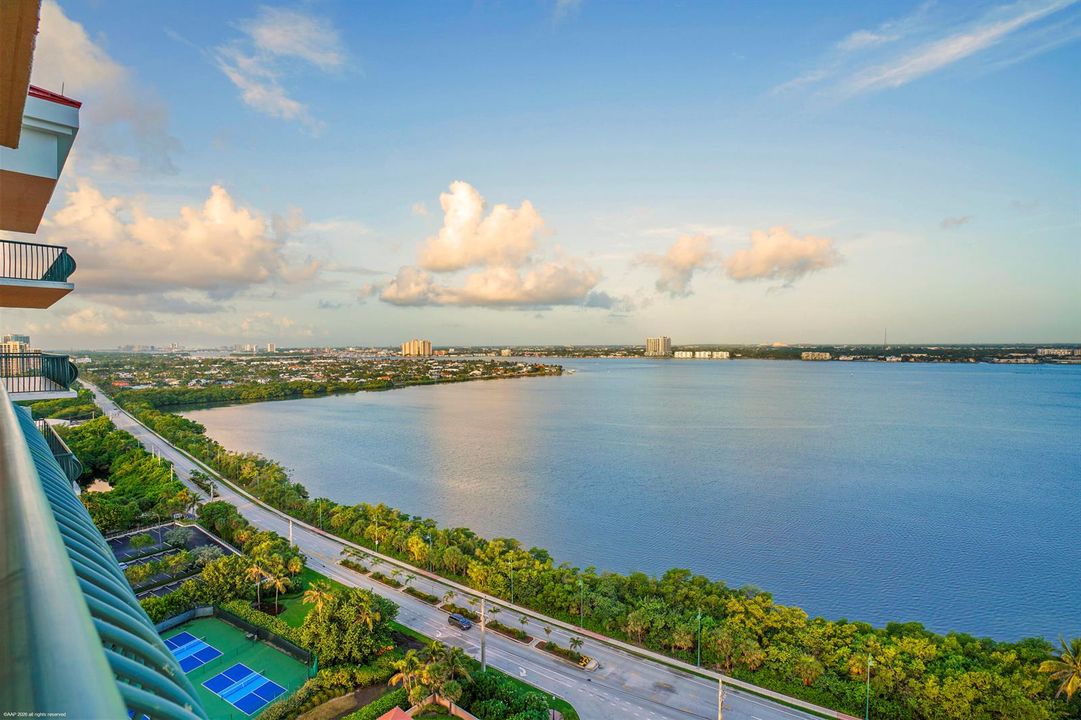 5150 N Ocean Dr 2001 041