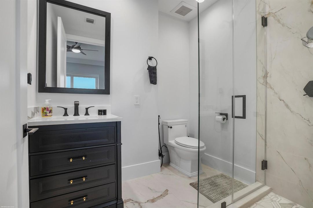 5150 N Ocean Dr 2001 035
