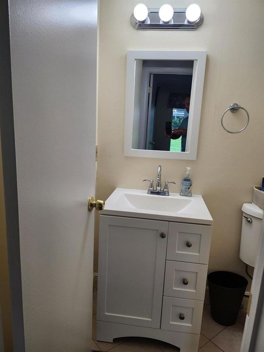 74 Newport E Deerfield half bath