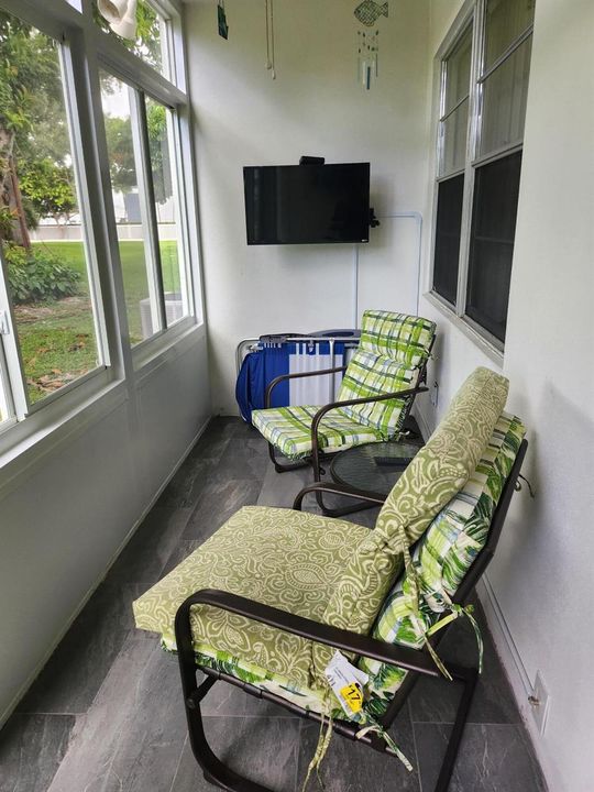 74 Newport E Deerfield outside patio4