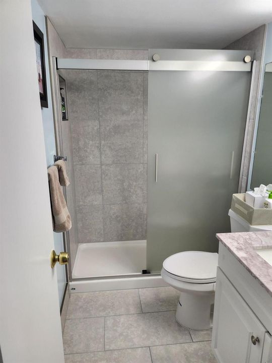 74 Newport E Deerfield master bath2