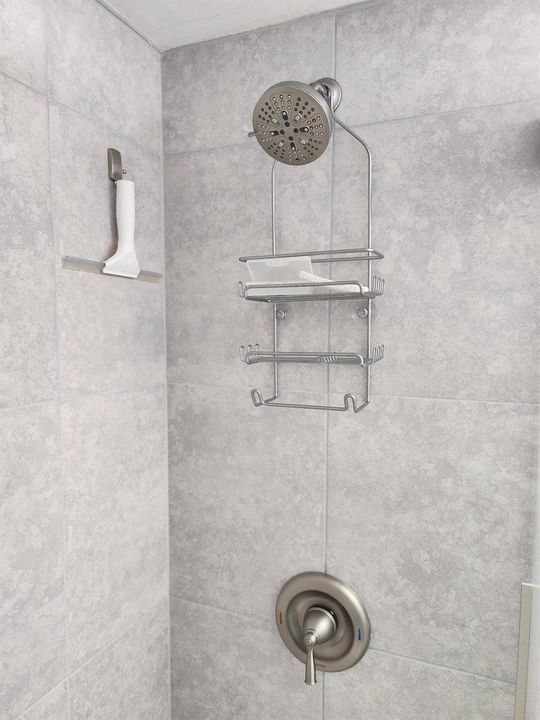 74 Newport E Deerfield shower