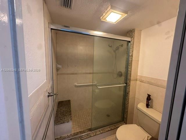 В аренду: $2,100 (2 спален, 2 ванн, 1070 Квадратных фут)