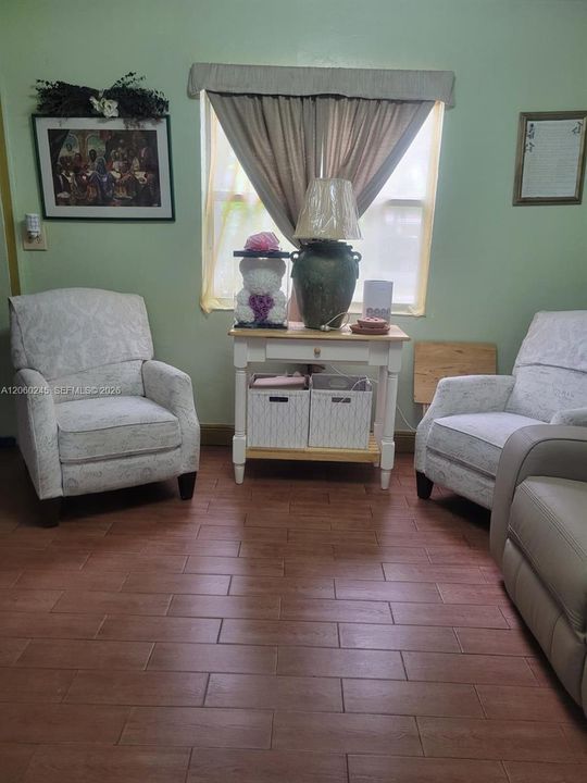 На продажу: $499,000 (3 спален, 1 ванн, 1345 Квадратных фут)