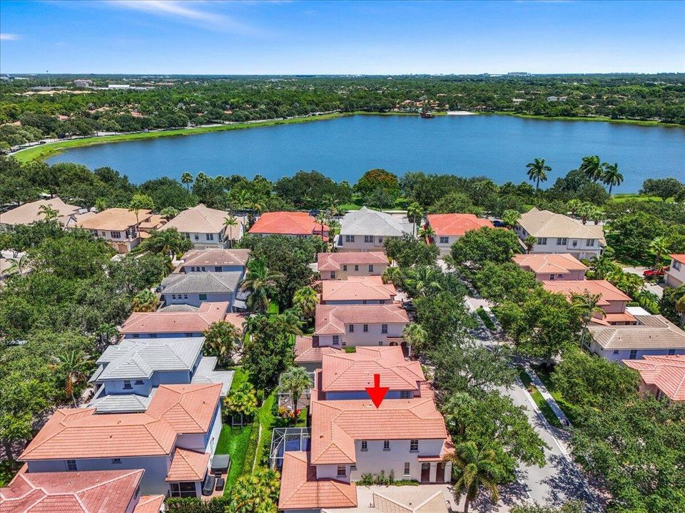 Walking Distance to Lake and Clubhouse