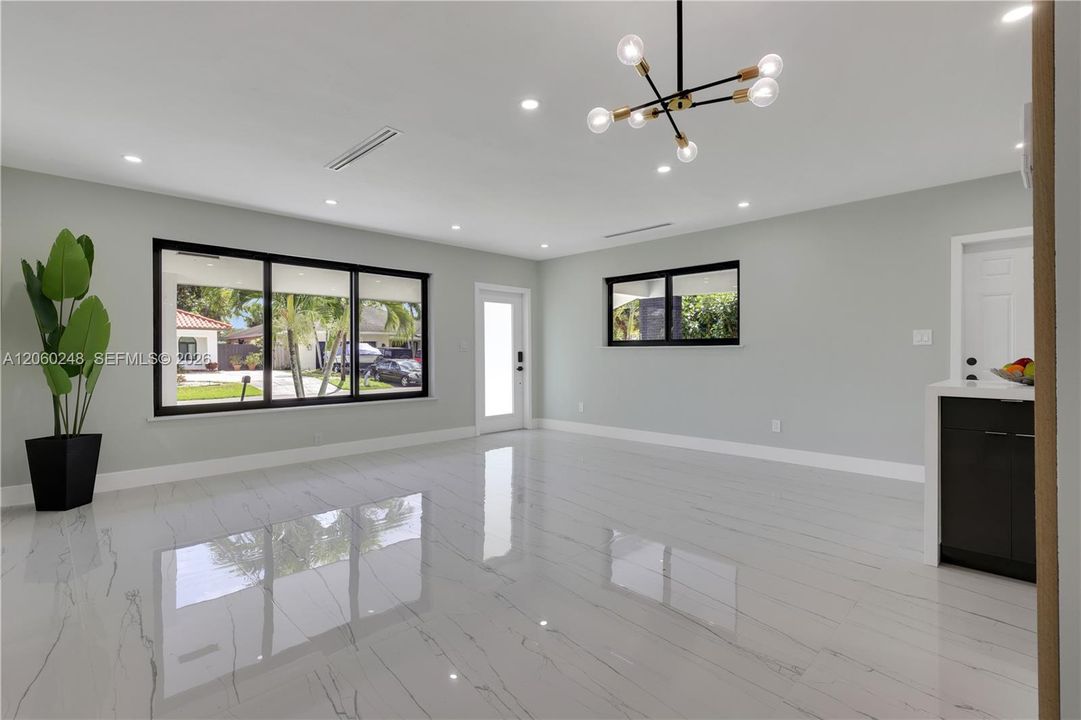 En Venta: $749,000 (3 camas, 3 baños, 1347 Pies cuadrados)